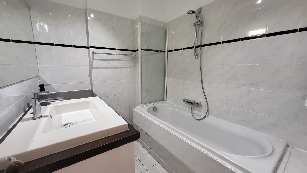 Photo of Bathroom in Arcueil