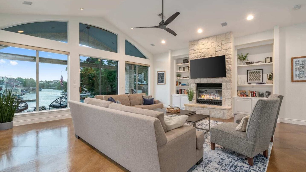 Photo of Livingroom in Horseshoe Bay West