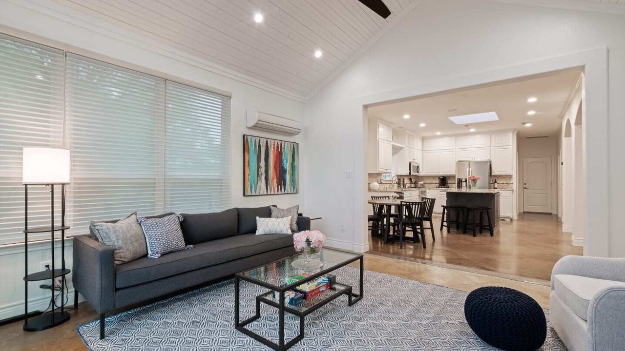 Photo of Livingroom in Horseshoe Bay West