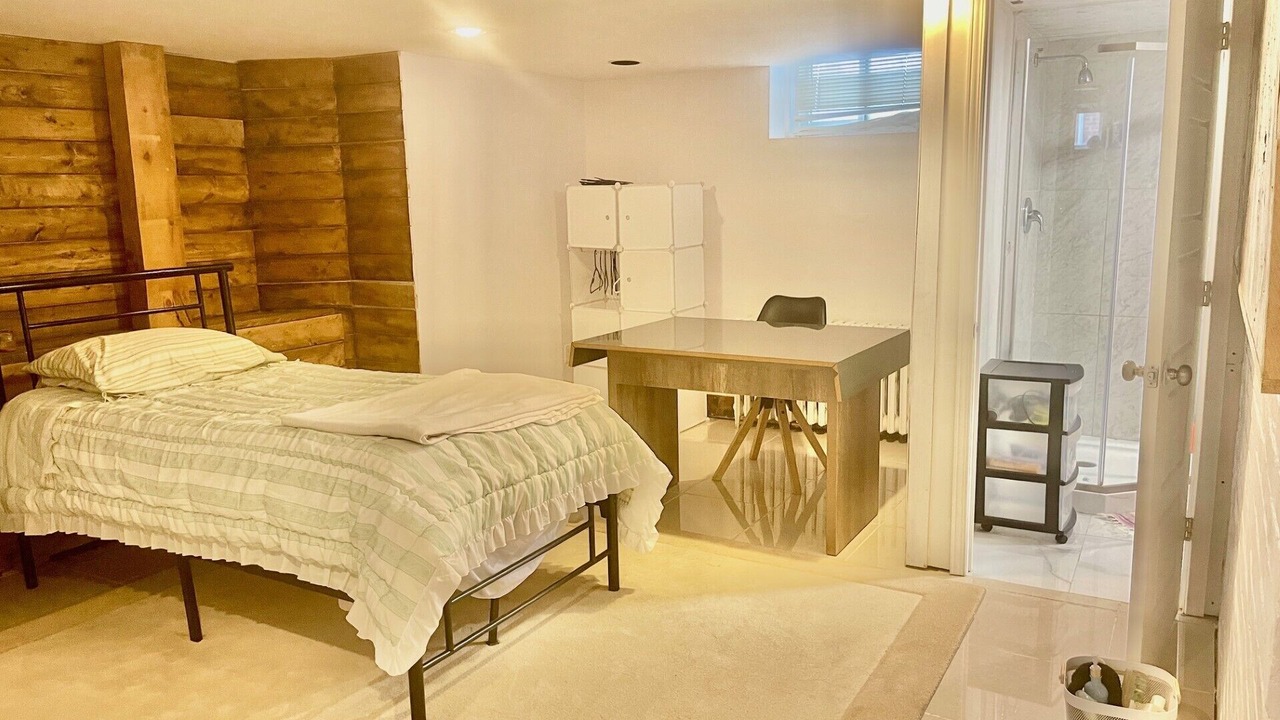 Photo of Others in Lawrence Park