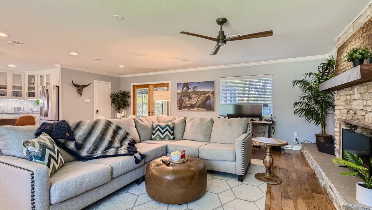 Photo of Livingroom in McNeil