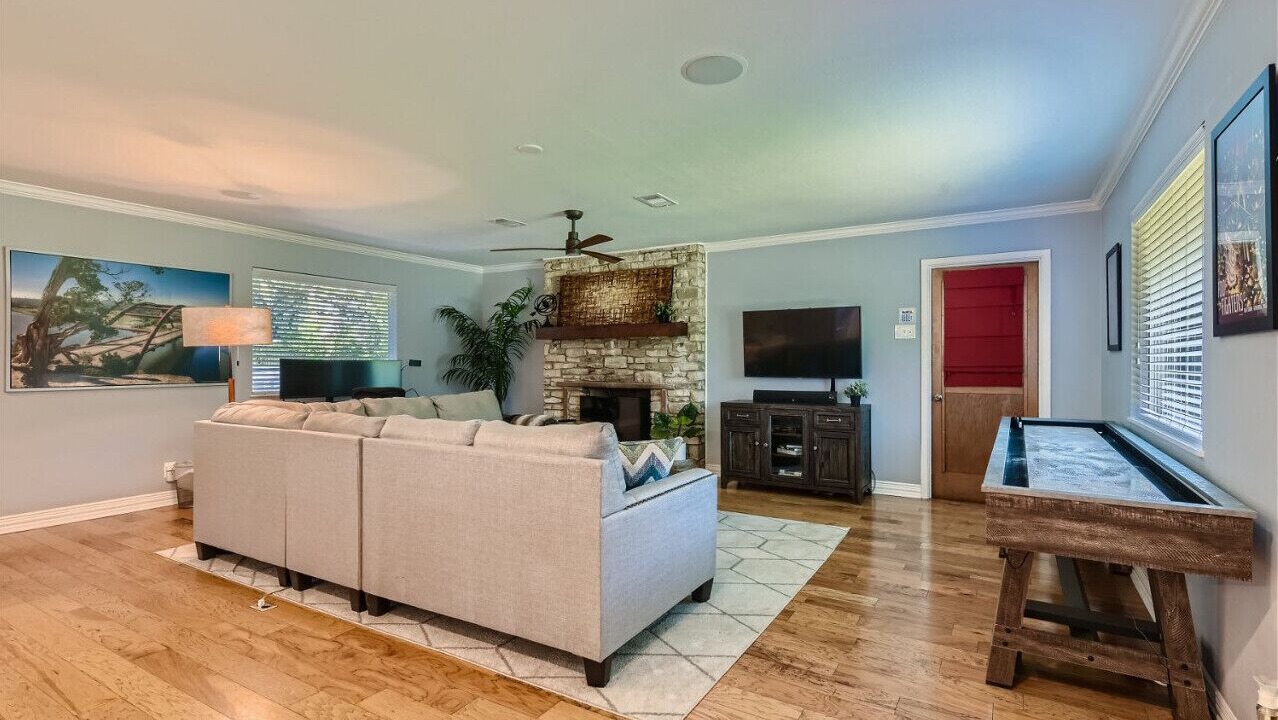 Photo of Livingroom in McNeil