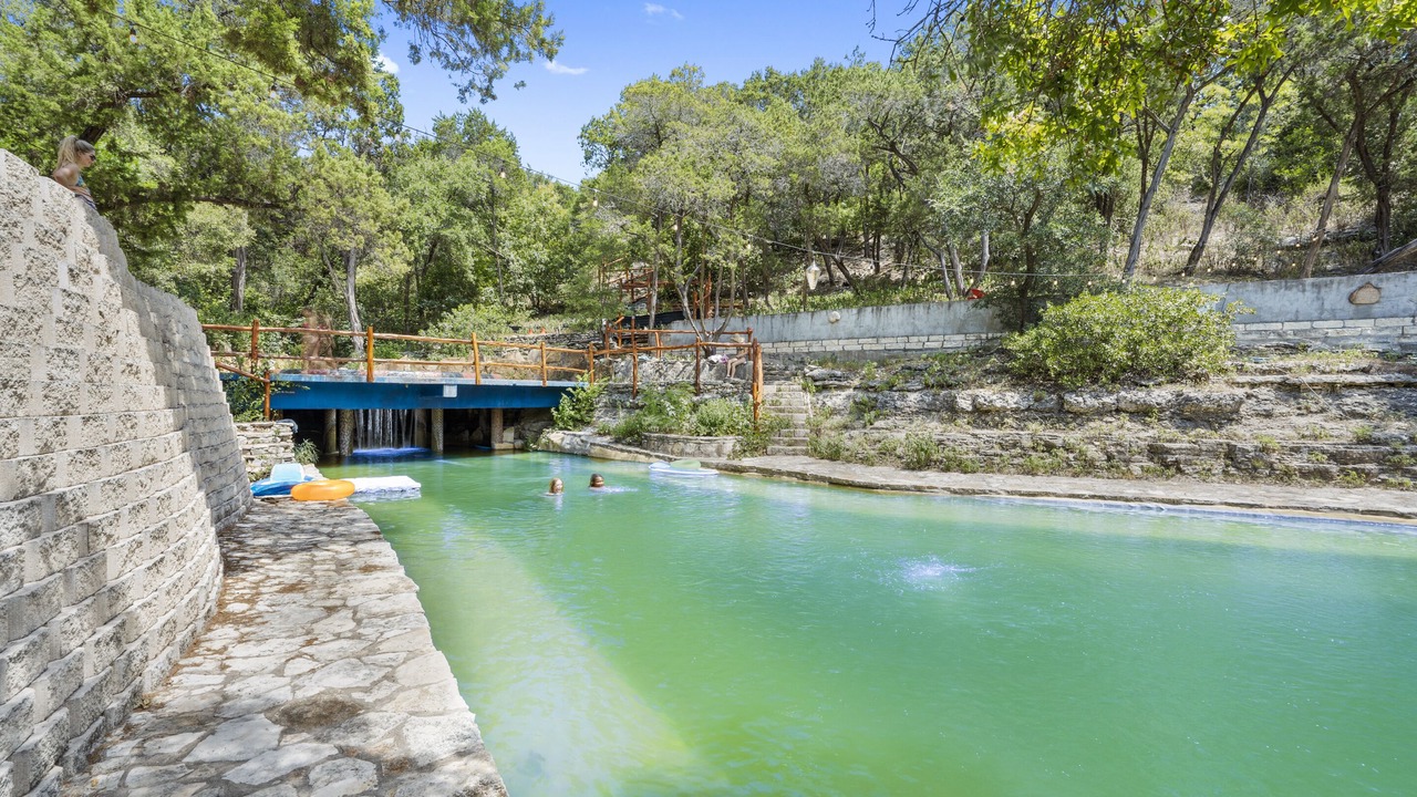 Photo of Outdoor in Westlake Highlands