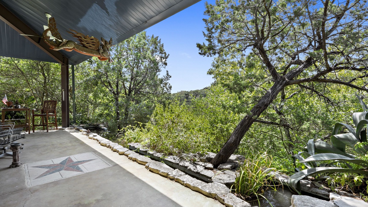 Photo of Outdoor in Westlake Highlands