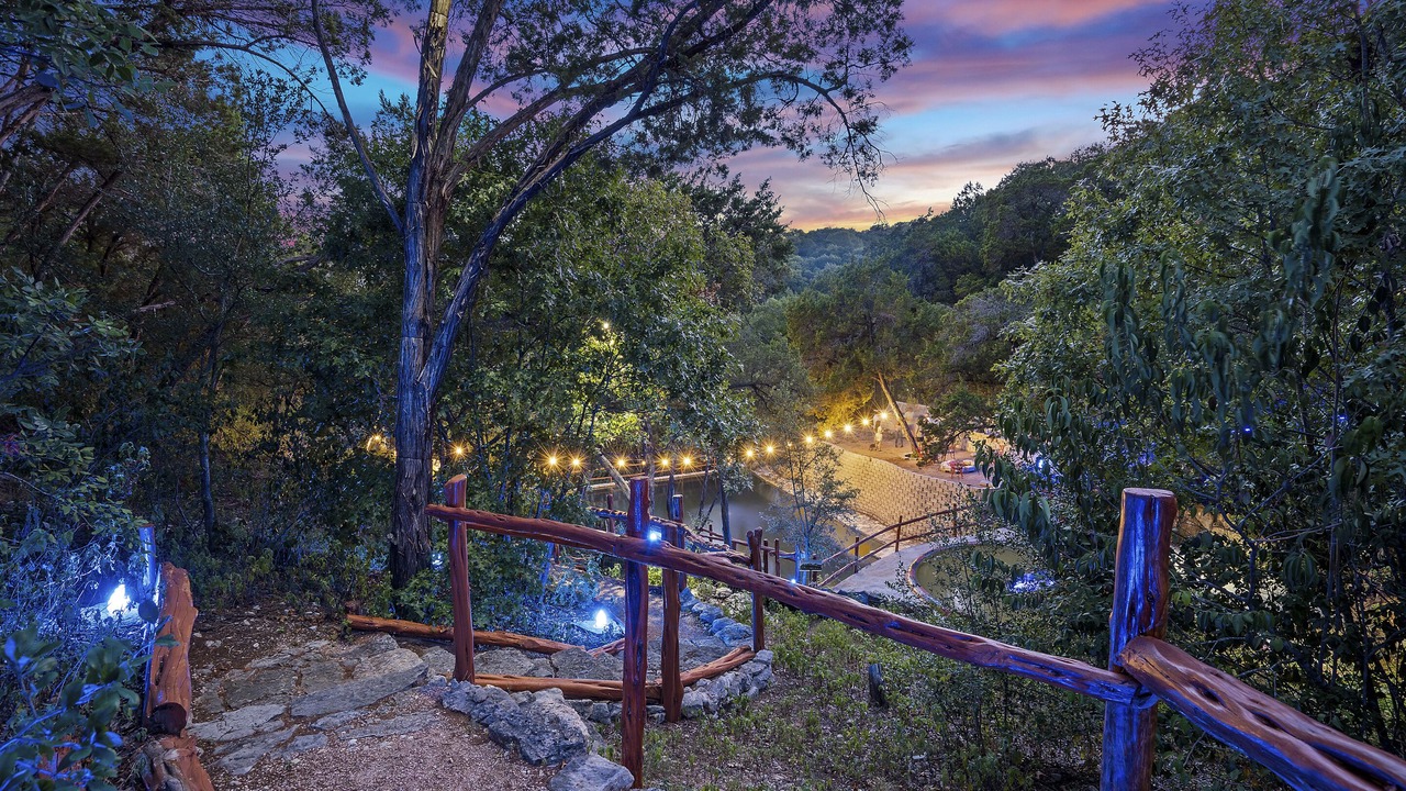 Photo of Outdoor in Westlake Highlands