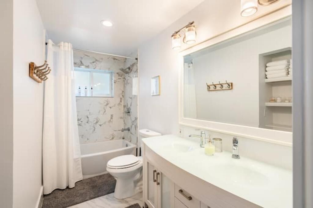 Photo of Bathroom in Imperial Point