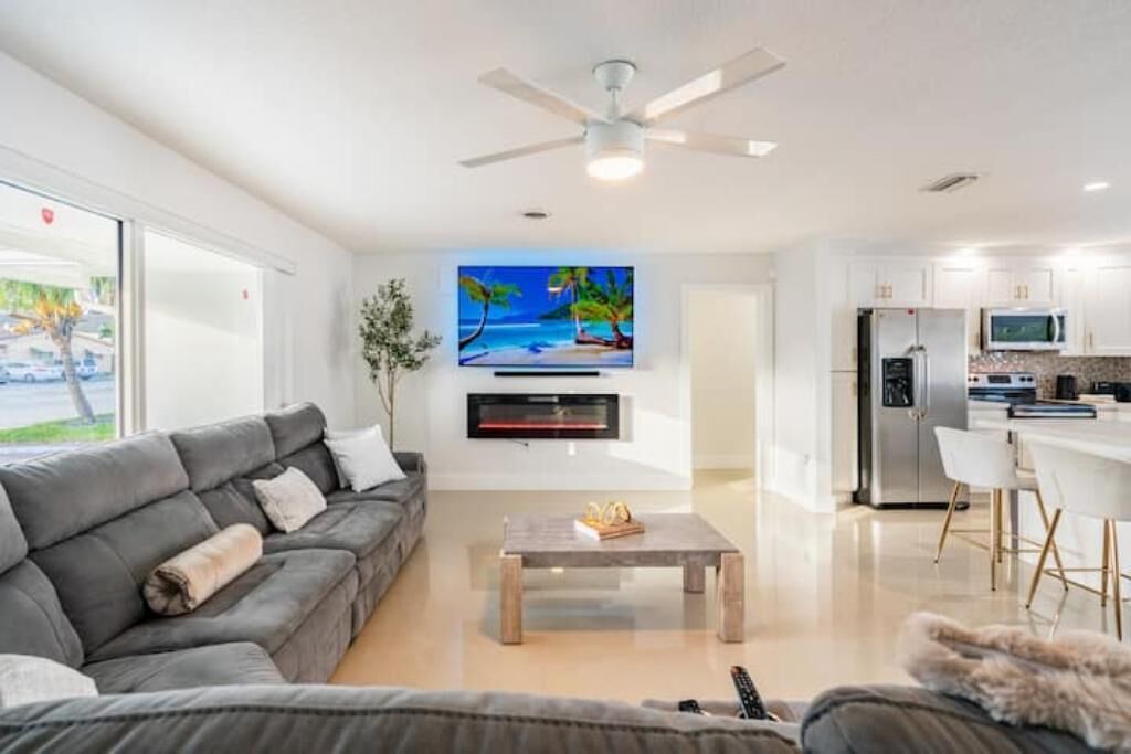 Photo of Livingroom in Imperial Point