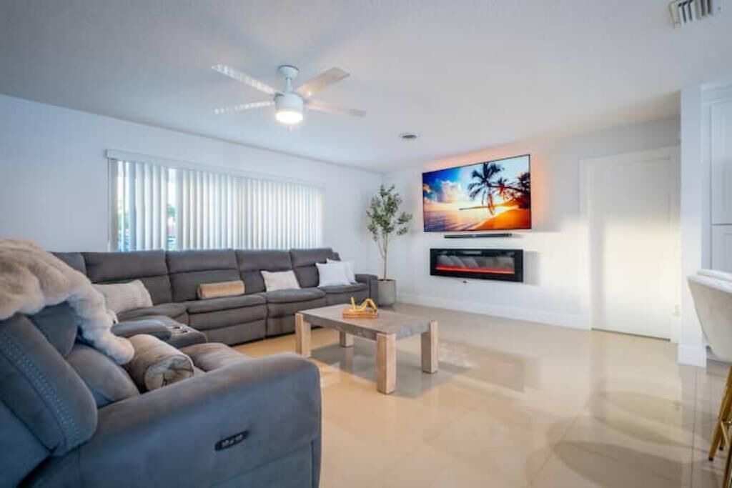 Photo of Livingroom in Imperial Point