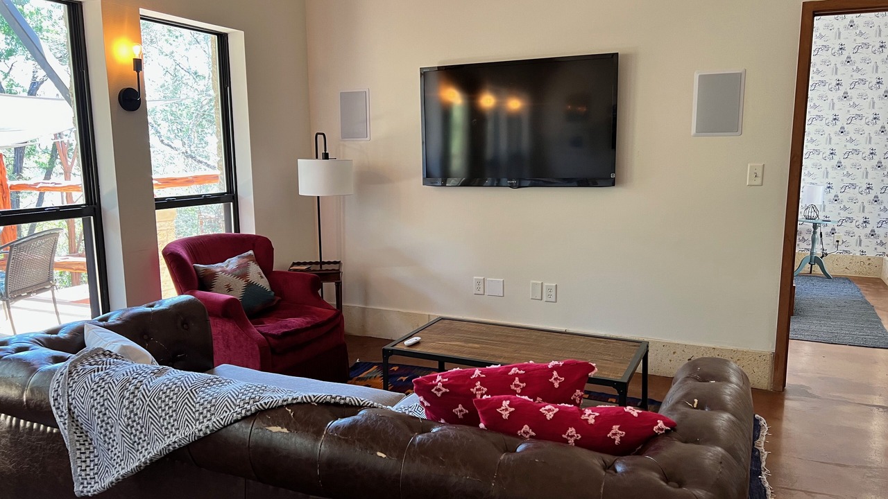Photo of Livingroom in Westlake Highlands