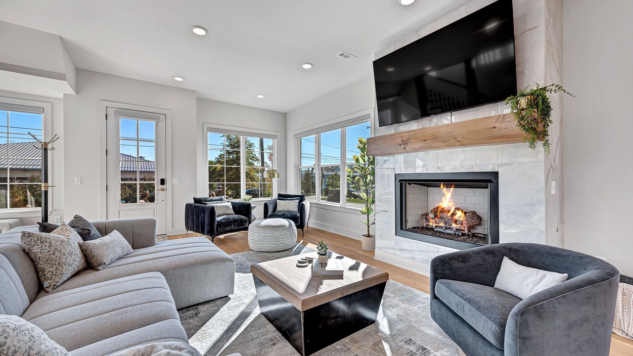 Photo of Livingroom in Downtown