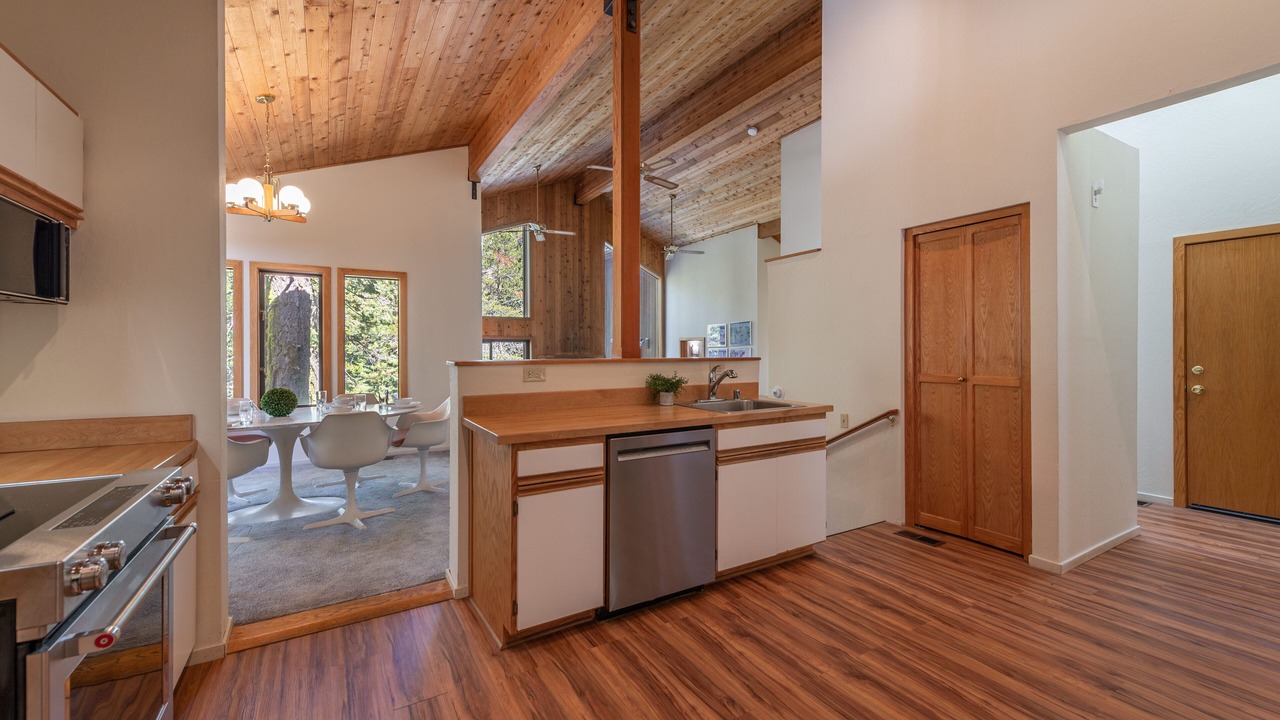 Photo of Kitchen in Alpine Meadows