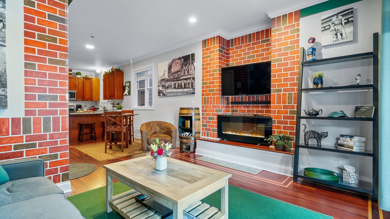 Photo of Livingroom in Wrigleyville