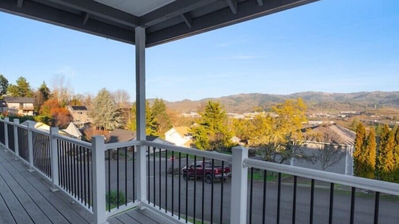 Photo of Patio Balcony in Green