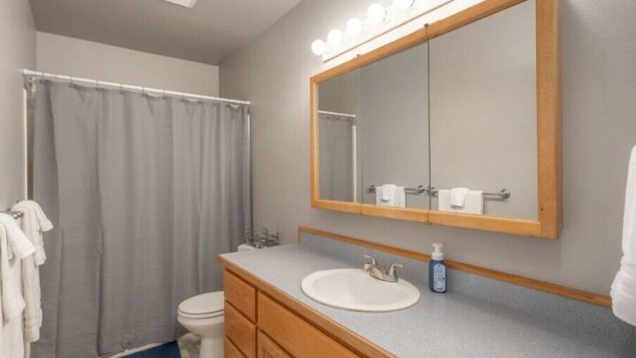 Photo of Bathroom in Green