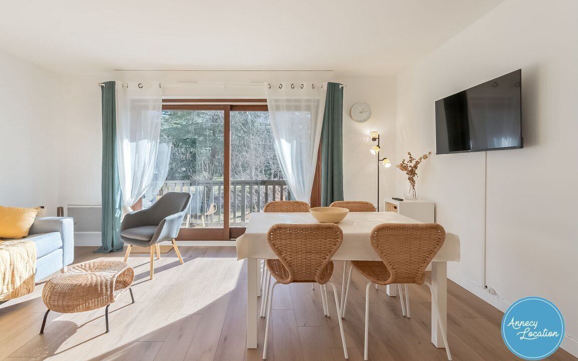 Photo of Livingroom in Menthon-Saint-Bernard