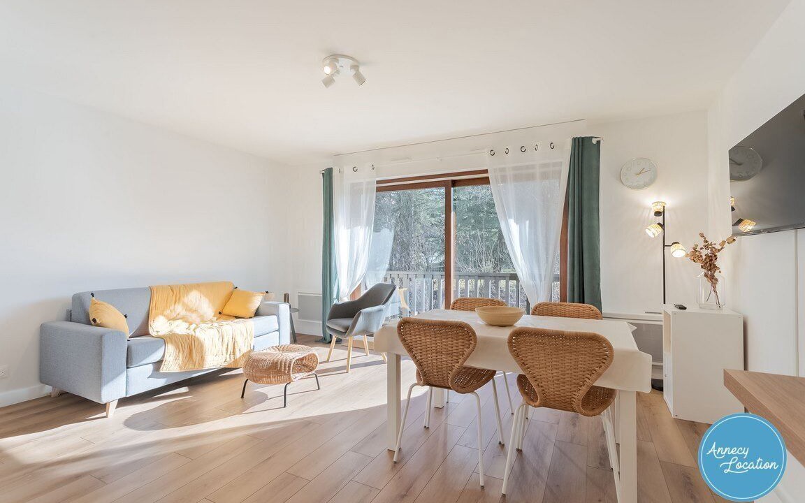 Photo of Livingroom in Menthon-Saint-Bernard