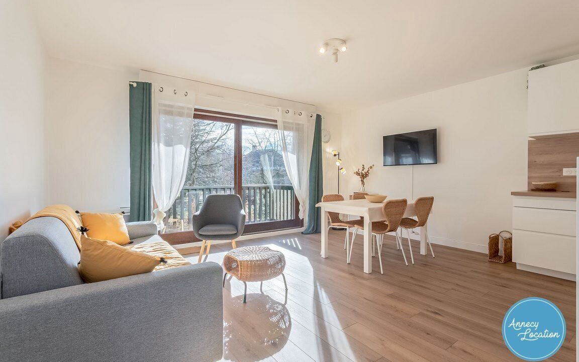 Photo of Livingroom in Menthon-Saint-Bernard