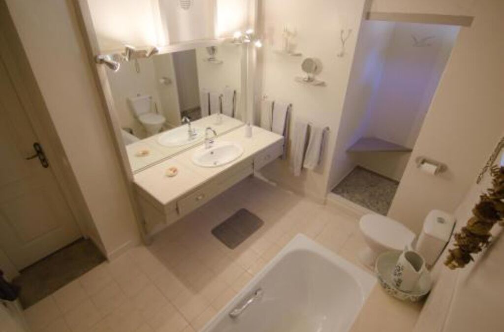 Photo of Bathroom in Clermont-Pouyguilles