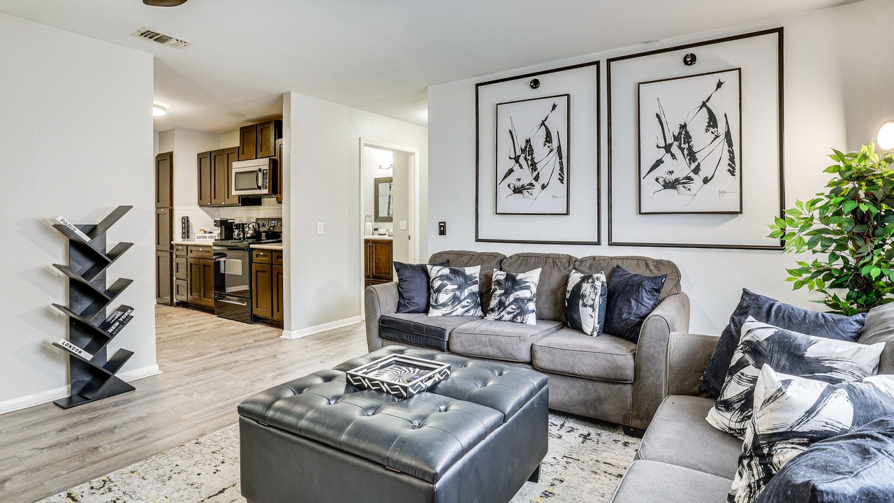 Photo of Livingroom in Leon Valley