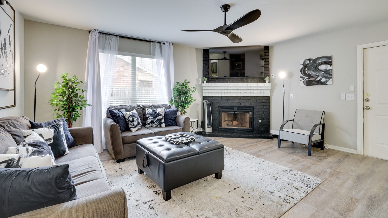 Photo of Livingroom in Leon Valley