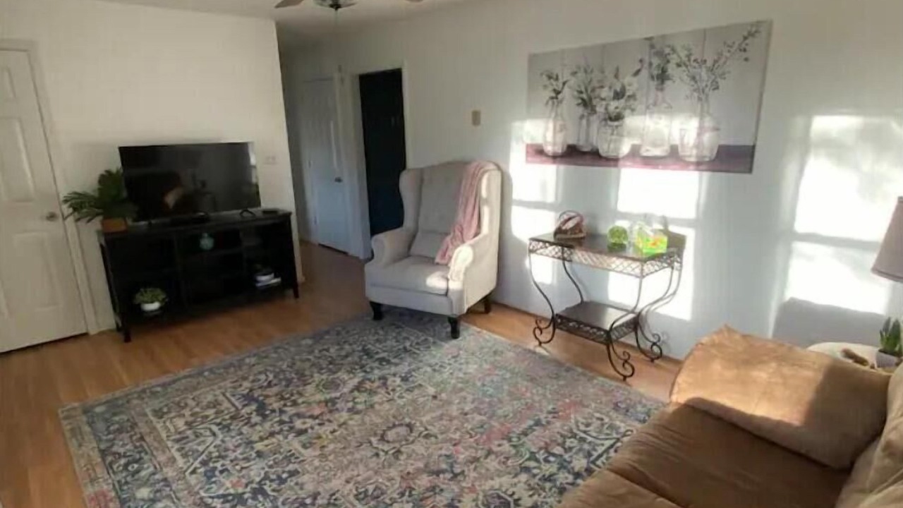 Photo of Livingroom in Madison Heights