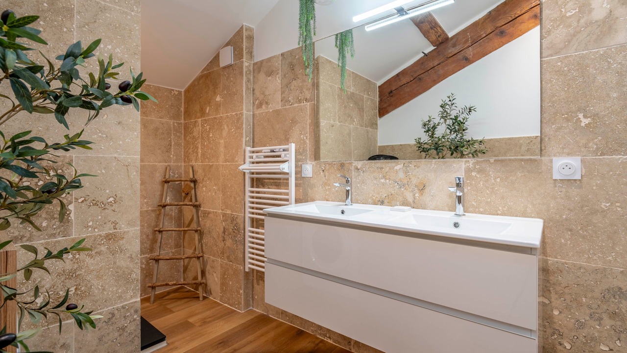 Photo of Bathroom in Le Somail