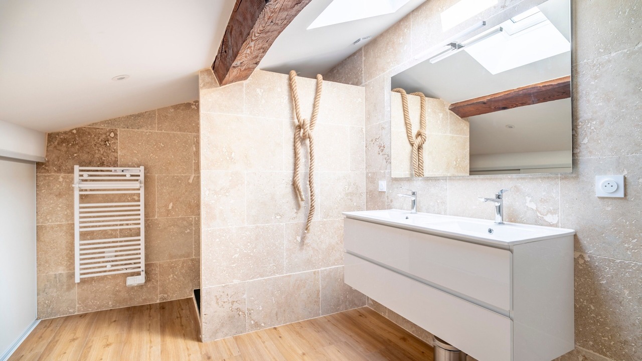 Photo of Bathroom in Le Somail