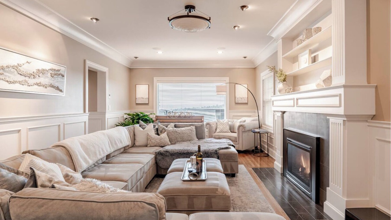 Photo of Livingroom in East Queen Anne