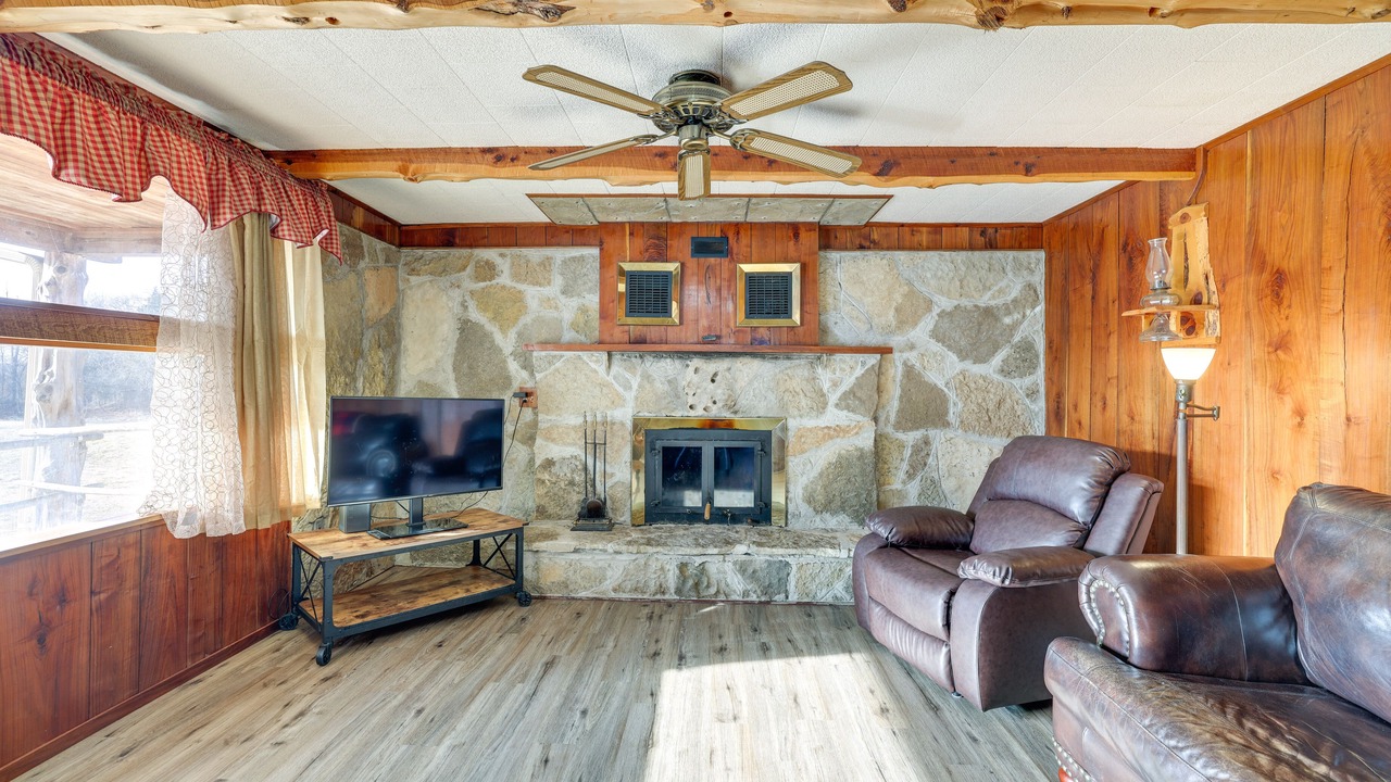 Photo of Livingroom in Pineville