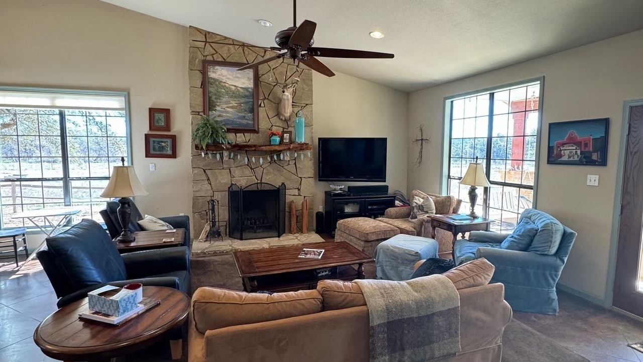 Photo of Livingroom in Mason