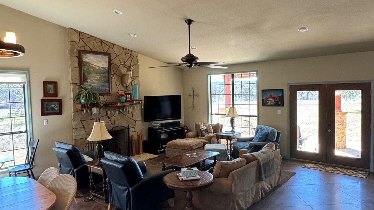 Photo of Livingroom in Mason