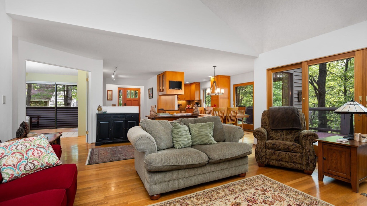 Photo of Livingroom in Maple City