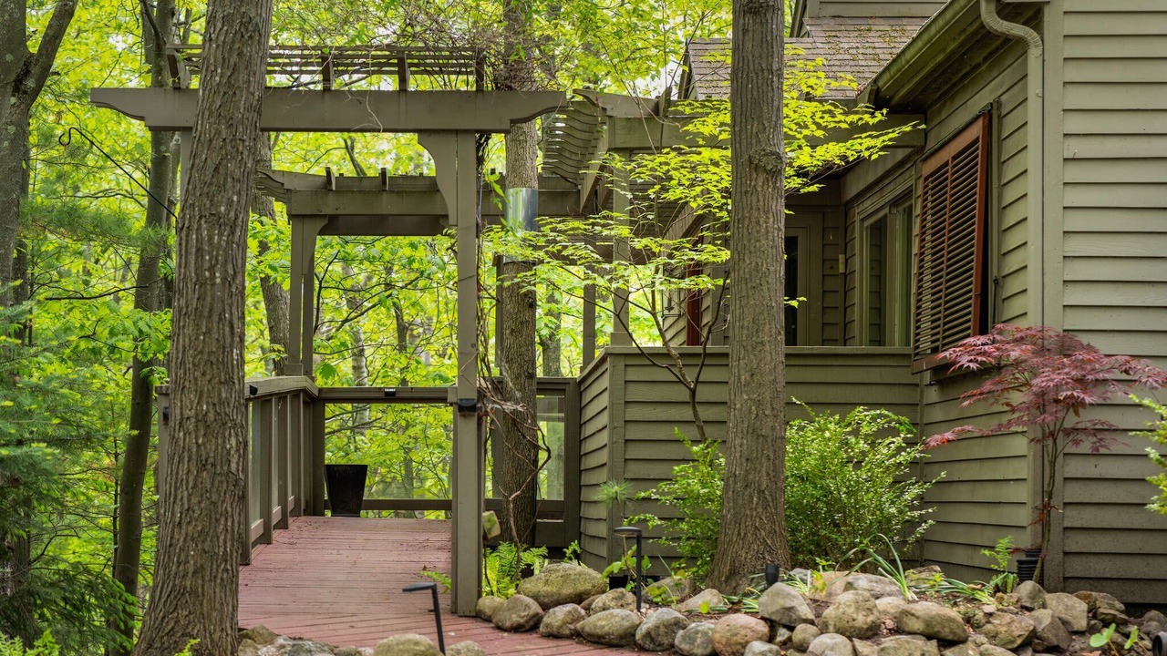 Photo of Outdoor in Maple City
