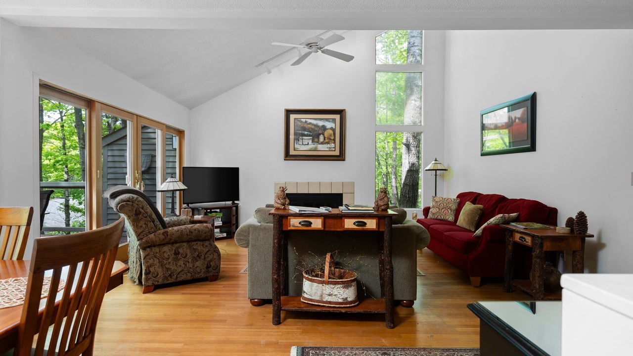Photo of Livingroom in Maple City