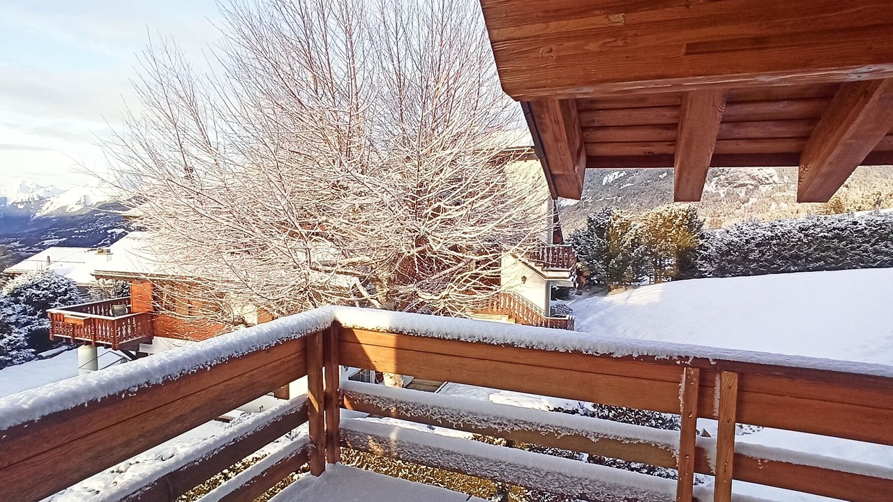 Photo of Outdoor in Lens