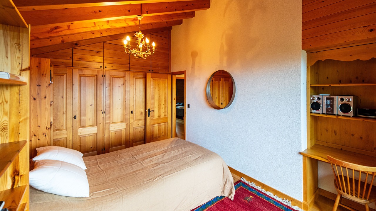 Photo of Bedroom in Lens
