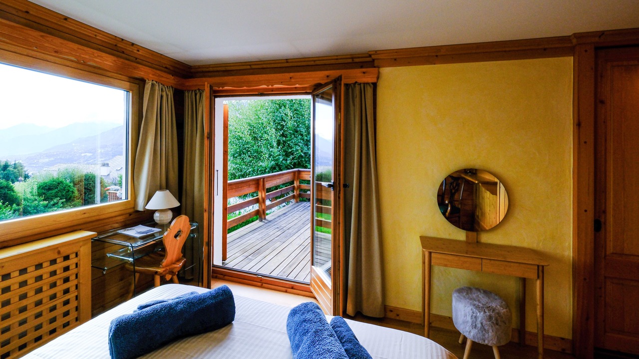 Photo of Bedroom in Lens