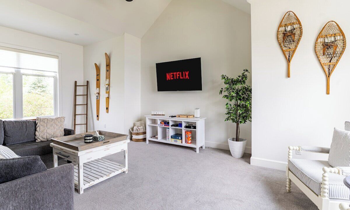 Photo of Livingroom in Big Bay Point