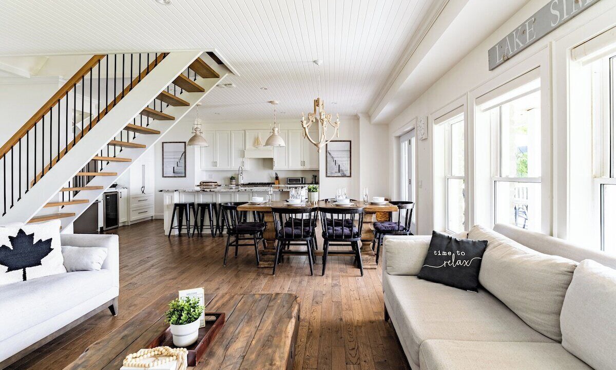 Photo of Livingroom in Big Bay Point