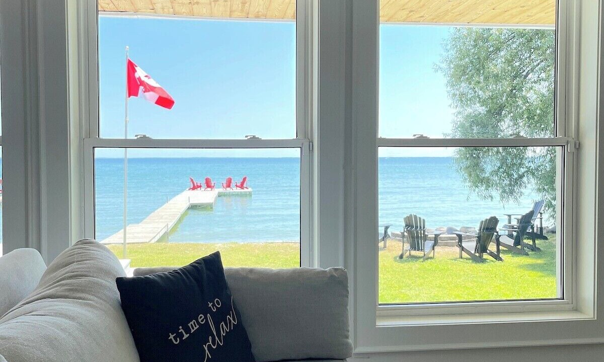 Photo of Livingroom in Big Bay Point