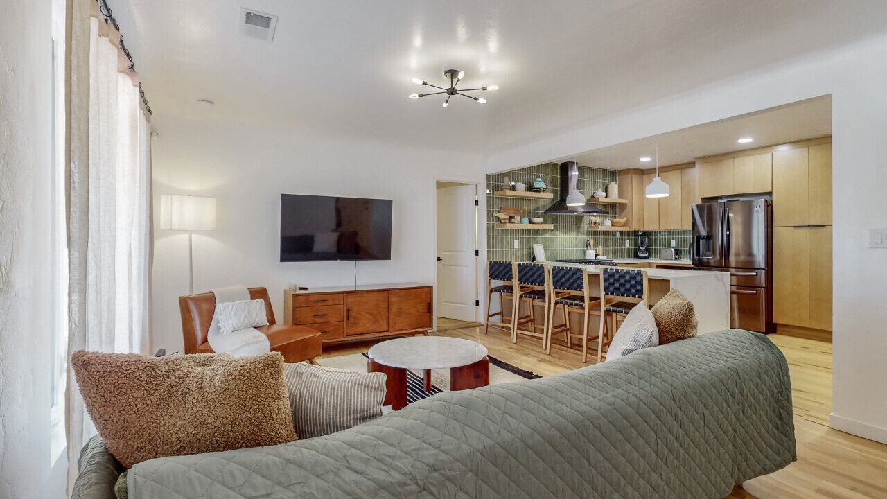 Photo of Livingroom in Victory Hills