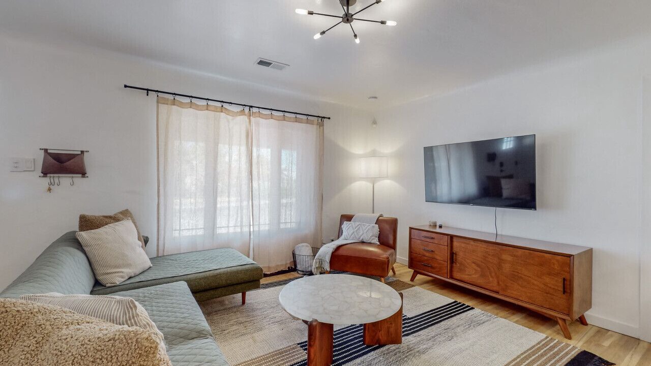 Photo of Livingroom in Victory Hills