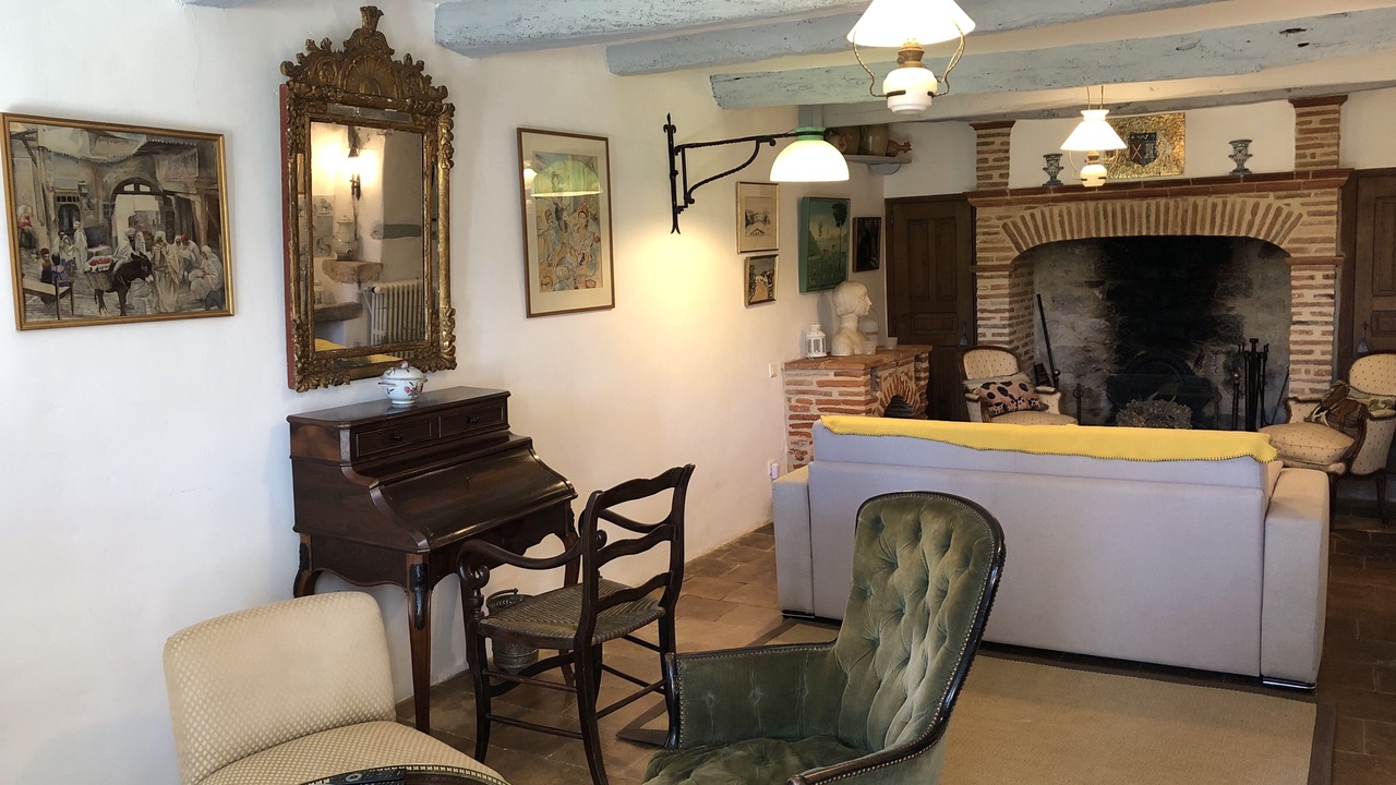 Photo of Livingroom in Labarthe-Bleys
