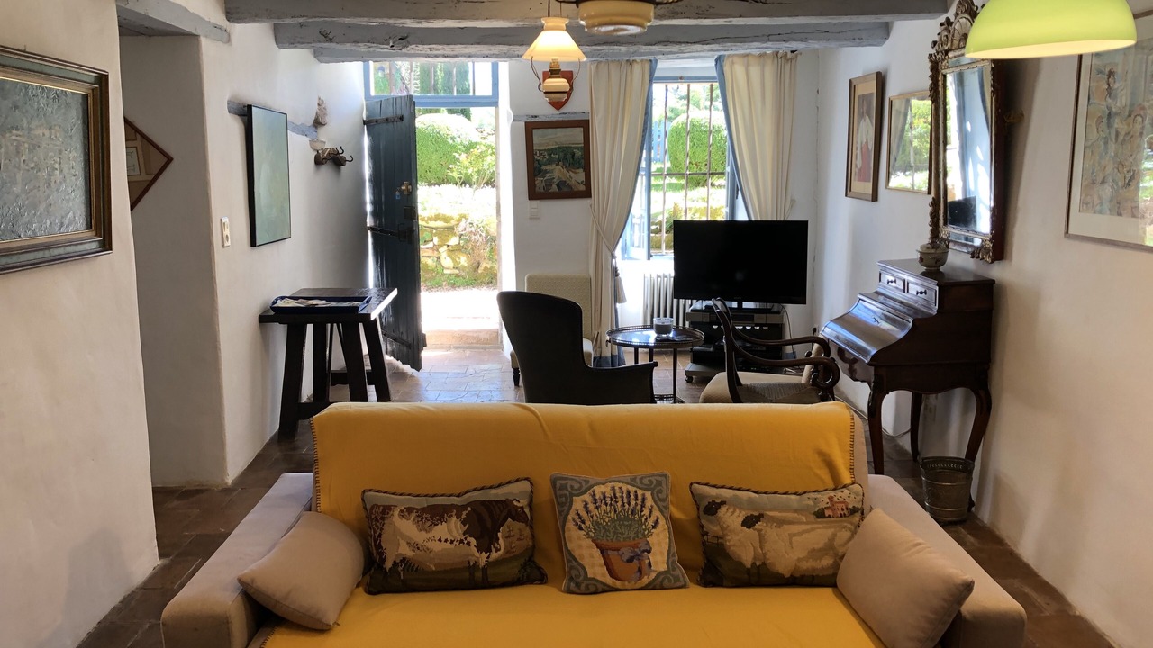 Photo of Livingroom in Labarthe-Bleys