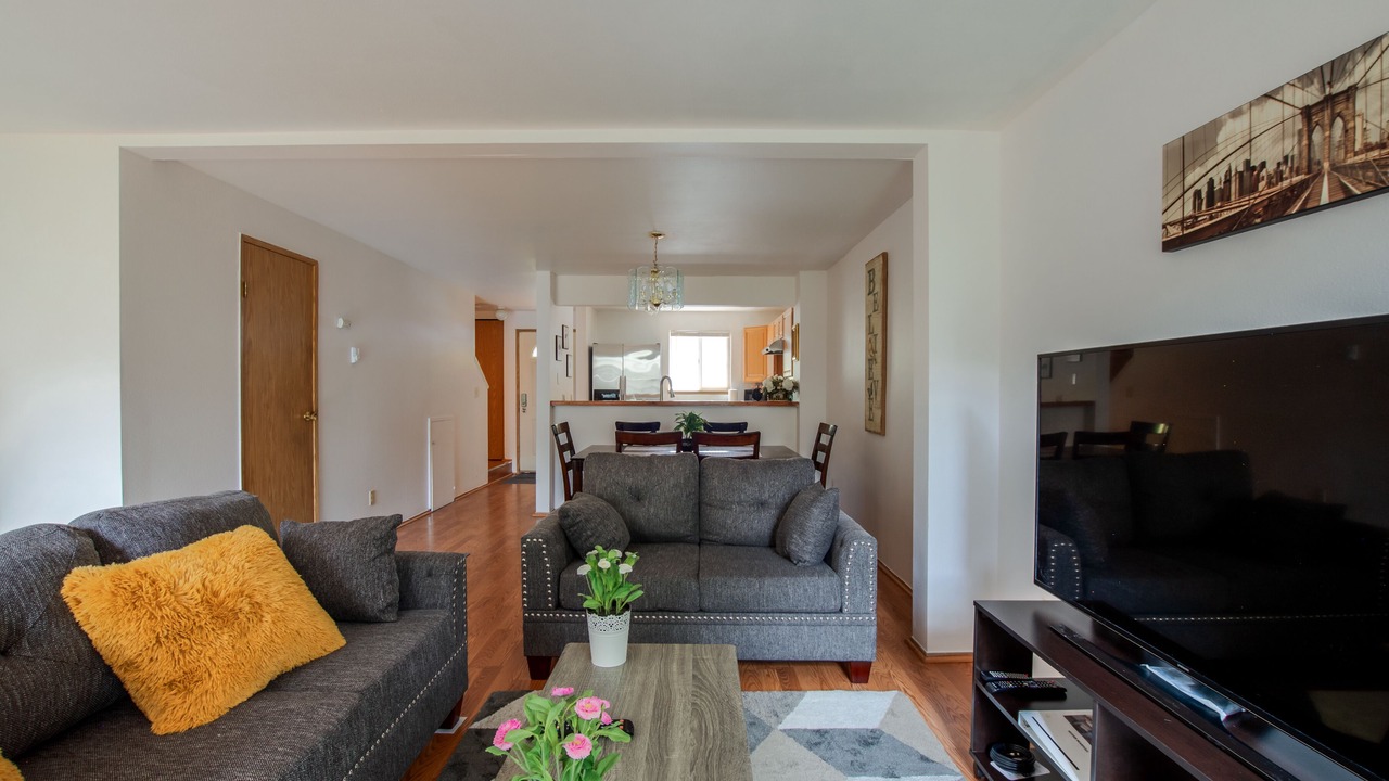 Photo of Livingroom in South Juanita