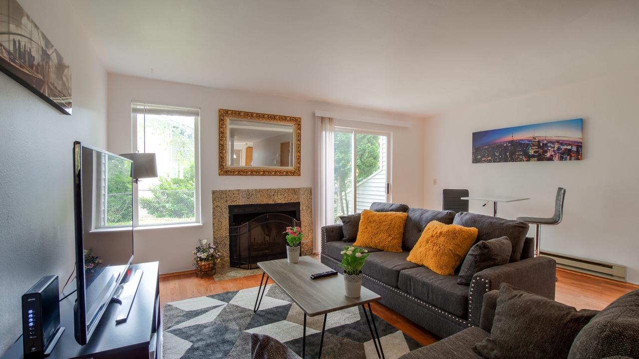 Photo of Livingroom in South Juanita