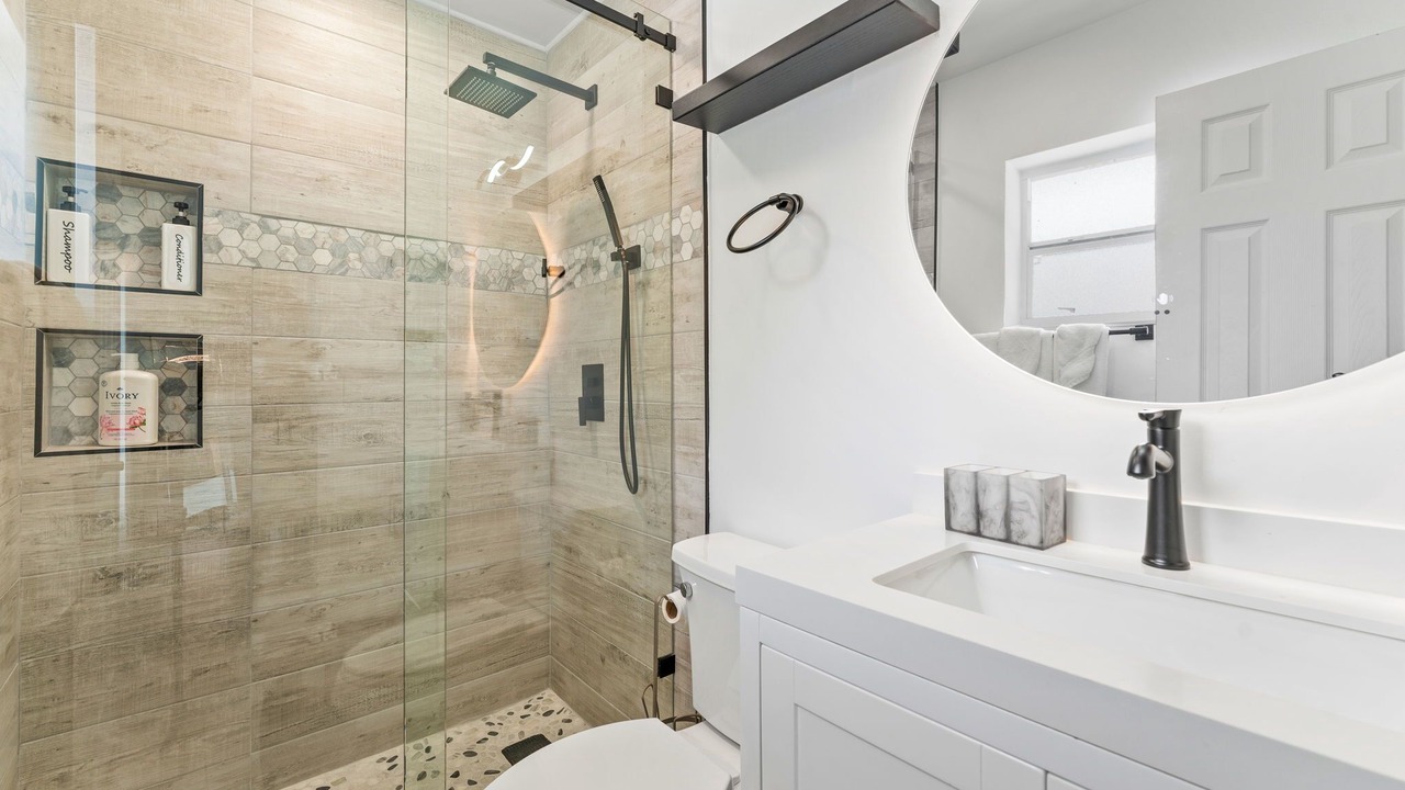 Photo of Bathroom in Lauderdale Lakes