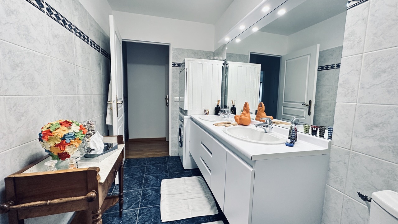 Photo of Bathroom in Necker
