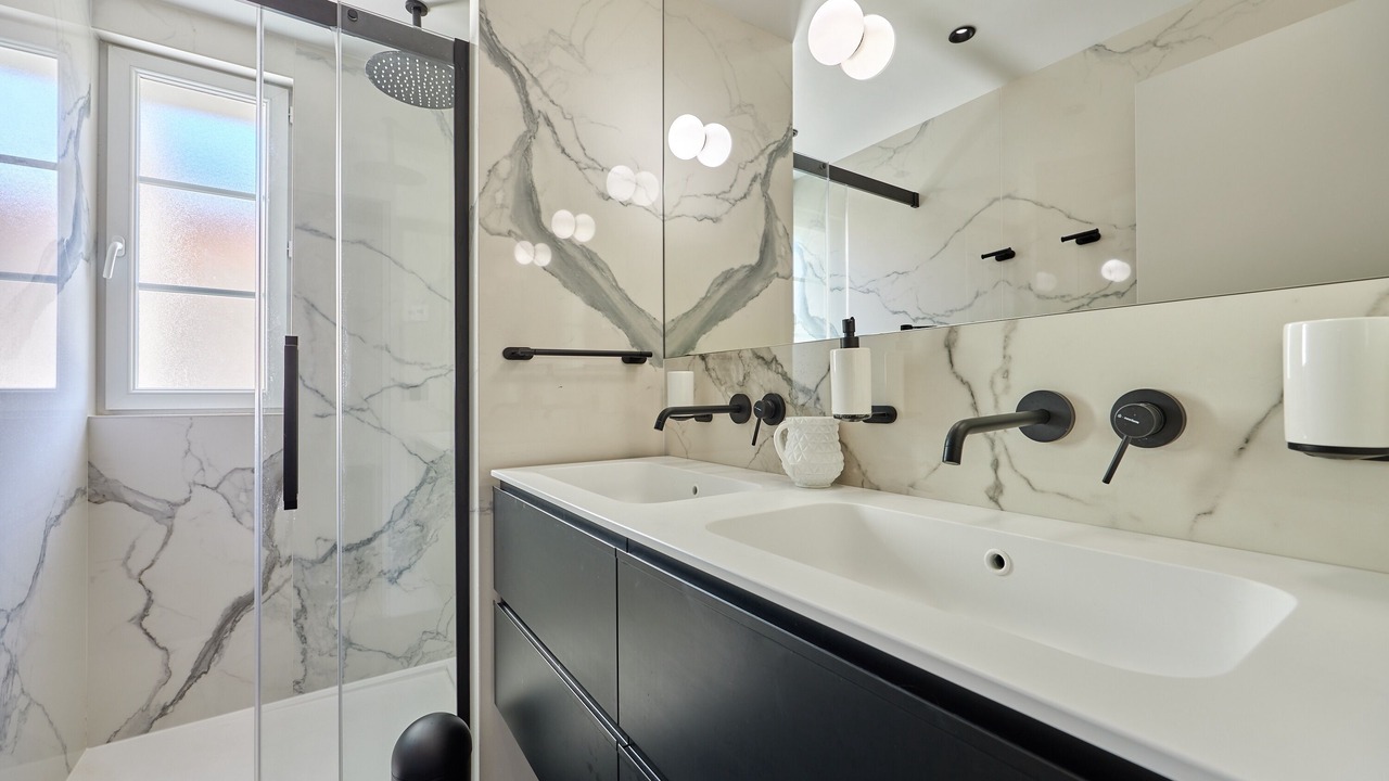 Photo of Bathroom in Deauville City Centre