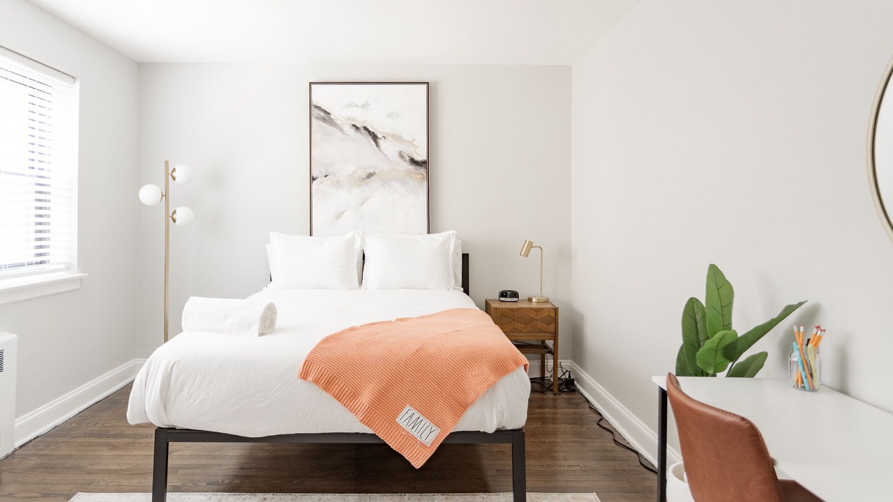 Photo of Bedroom in Rogers Park